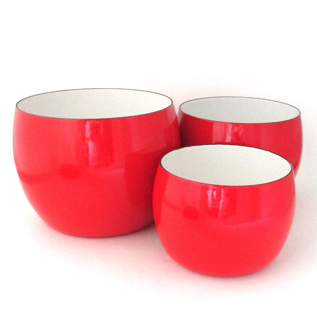 https://www.samanthahowardvintage.ca/cdn/shop/products/Dansk_France_vintage_set_of_red_enamel_bowls_by_Quistgaard_1024x1024.JPG?v=1571437624