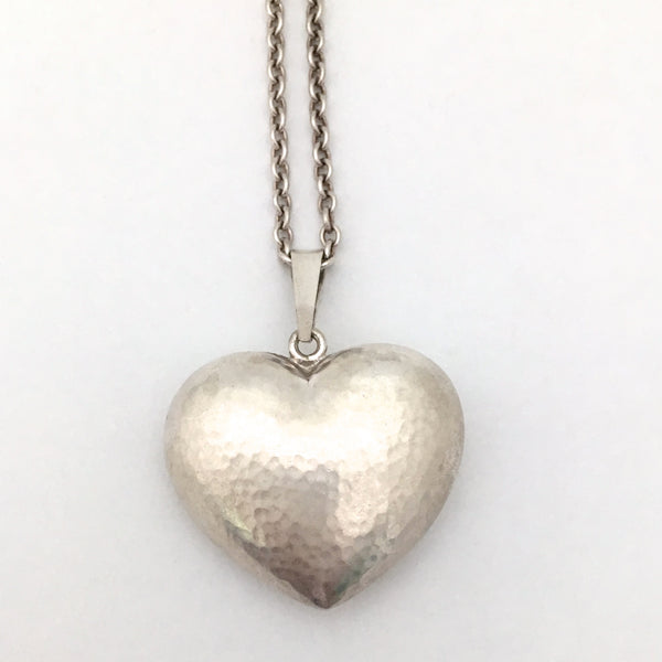 Danish hammered silver heart pendant necklace – Samantha Howard Vintage