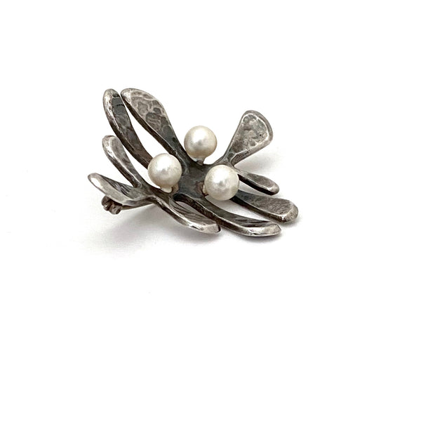 detail Walter Schluep Hans Gehrig Canada vintage brutalist hammered silver and pearl brooch Canadian Modernist jewelry design