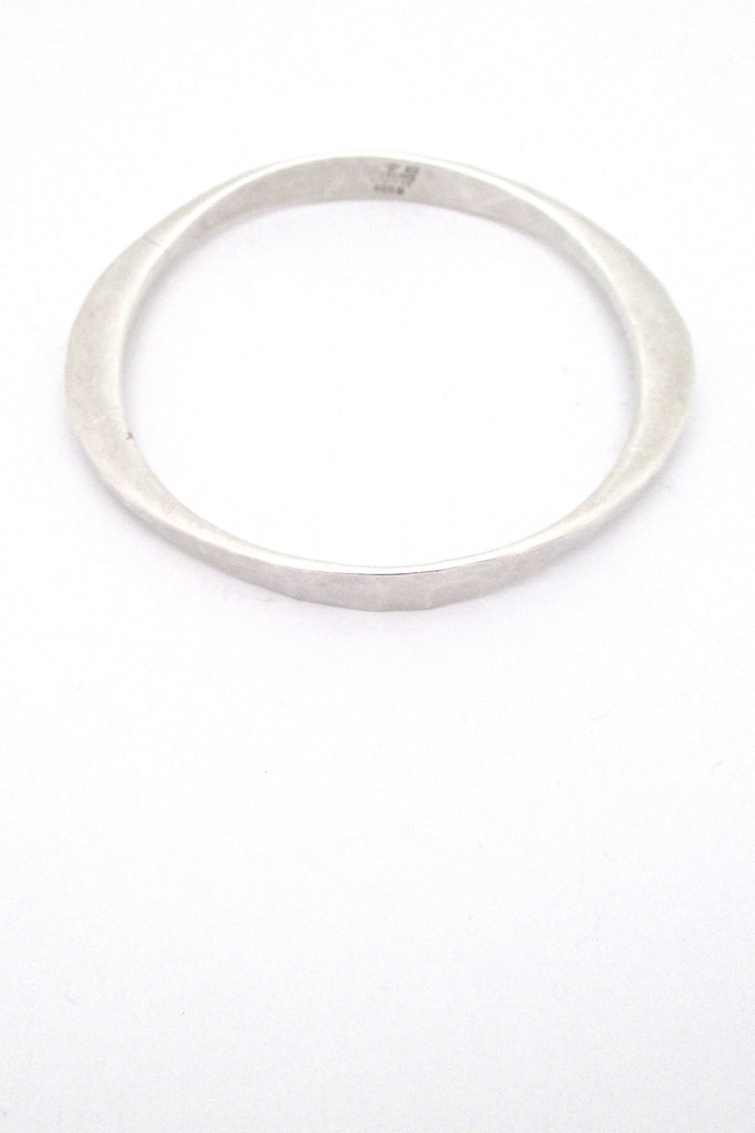 Tone Vigeland hammered silver bangle bracelet – Samantha Howard Vintage