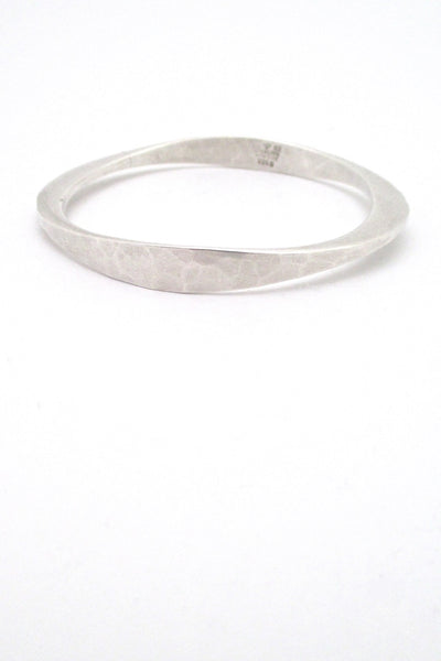 Tone Vigeland hammered silver bangle bracelet – Samantha Howard Vintage